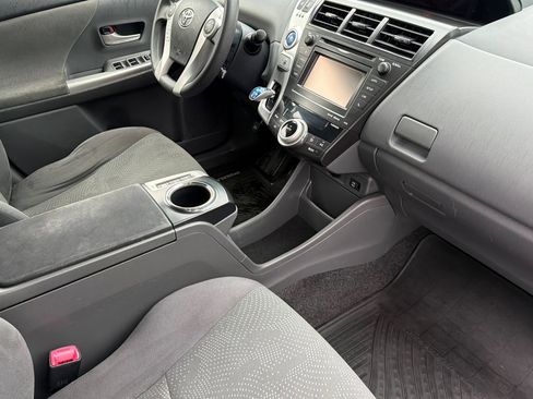 Used 2014 Toyota Prius V Five image 17