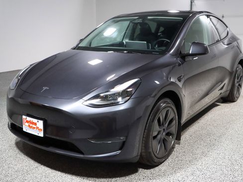 Used 2025 Tesla Model Y Long Range AWD/4WD image 26