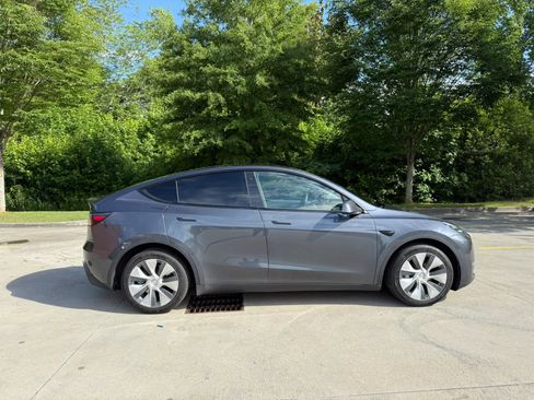 Used 2020 Tesla Model Y Long Range AWD/4WD image 9