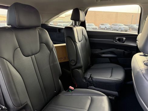 Used 2025 Kia Sorento EX image 38