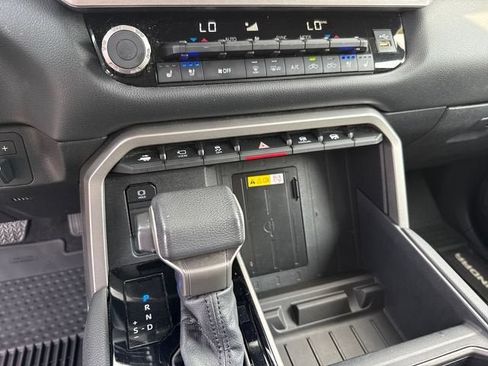 Used 2022 Toyota Tundra Limited AWD/4WD image 22