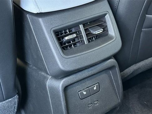 New 2025 Chevrolet Equinox EV LT image 17