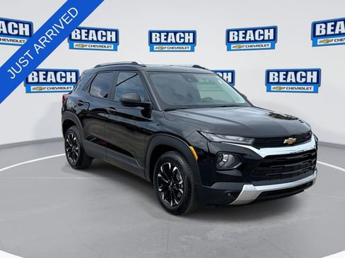 Used 2023 Chevrolet TrailBlazer LT w/ Convenience Package FWD image 2