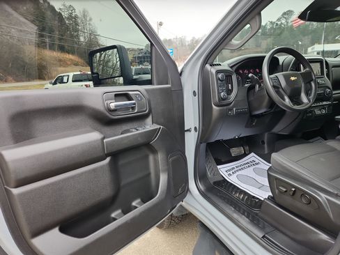 Used 2025 Chevrolet Silverado 2500 Custom w/ Custom Value Package image 12