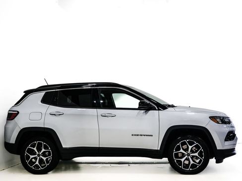 Used 2025 Jeep Compass Limited AWD/4WD image 4