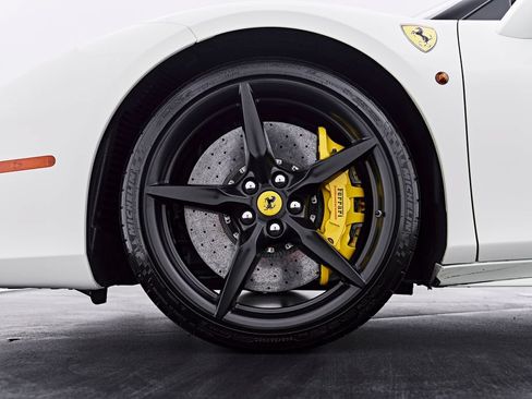 Used 2019 Ferrari 488 Spider RWD image 3