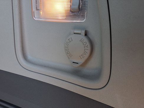 Used 2017 Toyota Sienna L image 25