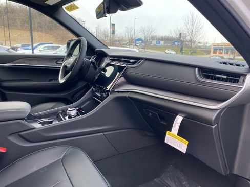 New 2025 Jeep Grand Cherokee Limited image 8