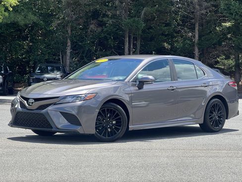 Used 2019 Toyota Camry SE w/ Convenience Package FWD image 1