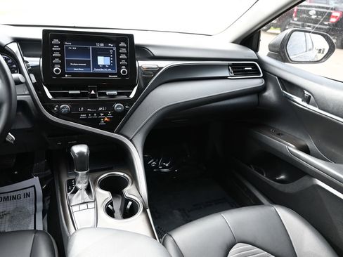 Used 2023 Toyota Camry SE FWD image 17