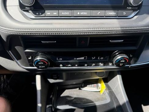 Used 2024 Nissan Rogue SV w/ SV Premium Package FWD image 25