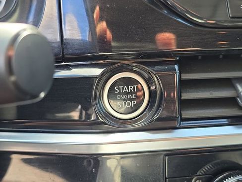 Certified 2023 Nissan Pathfinder SL FWD image 28