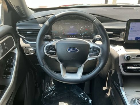 Used 2022 Ford Explorer XLT w/ Equipment Group 202A AWD/4WD image 11