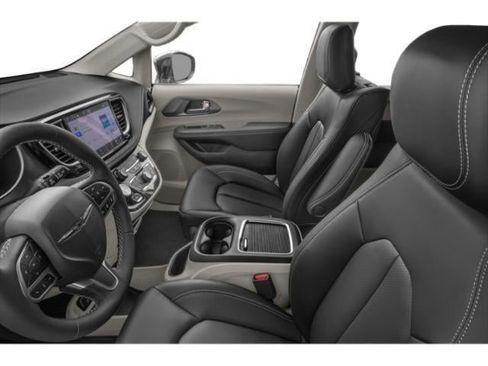 Used 2024 Chrysler Pacifica Limited FWD image 9
