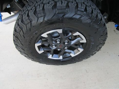 Used 2024 Jeep Wrangler Unlimited Rubicon w/ Technology Group AWD/4WD image 19