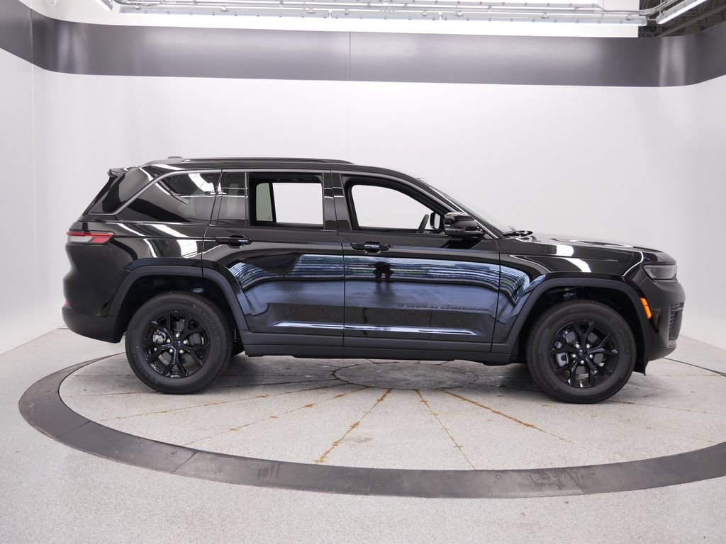 New 2026 Jeep Grand Cherokee Altitude AWD/4WD image 8