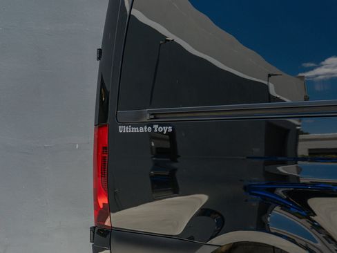 Used 2022 Mercedes-Benz Sprinter 2500 image 25