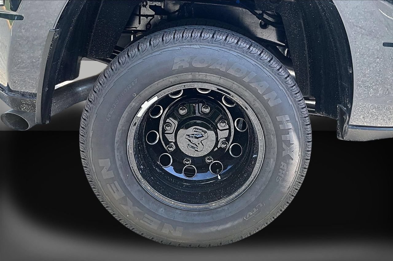 New 2026 RAM 3500 Laramie AWD/4WD image 34