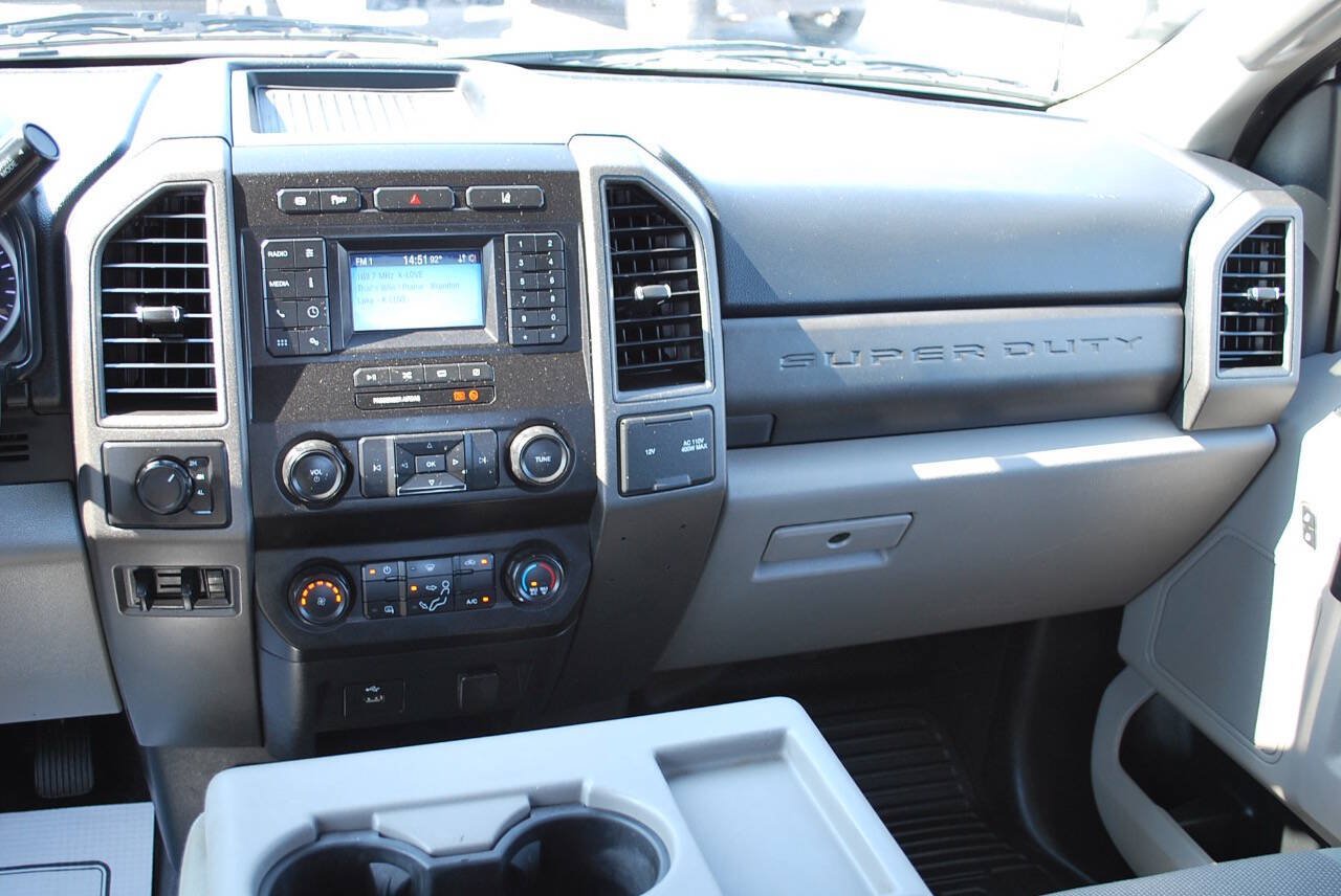 Used 2020 Ford F550 4x4 SuperCab Super Duty w/ Power Equipment Group image 14