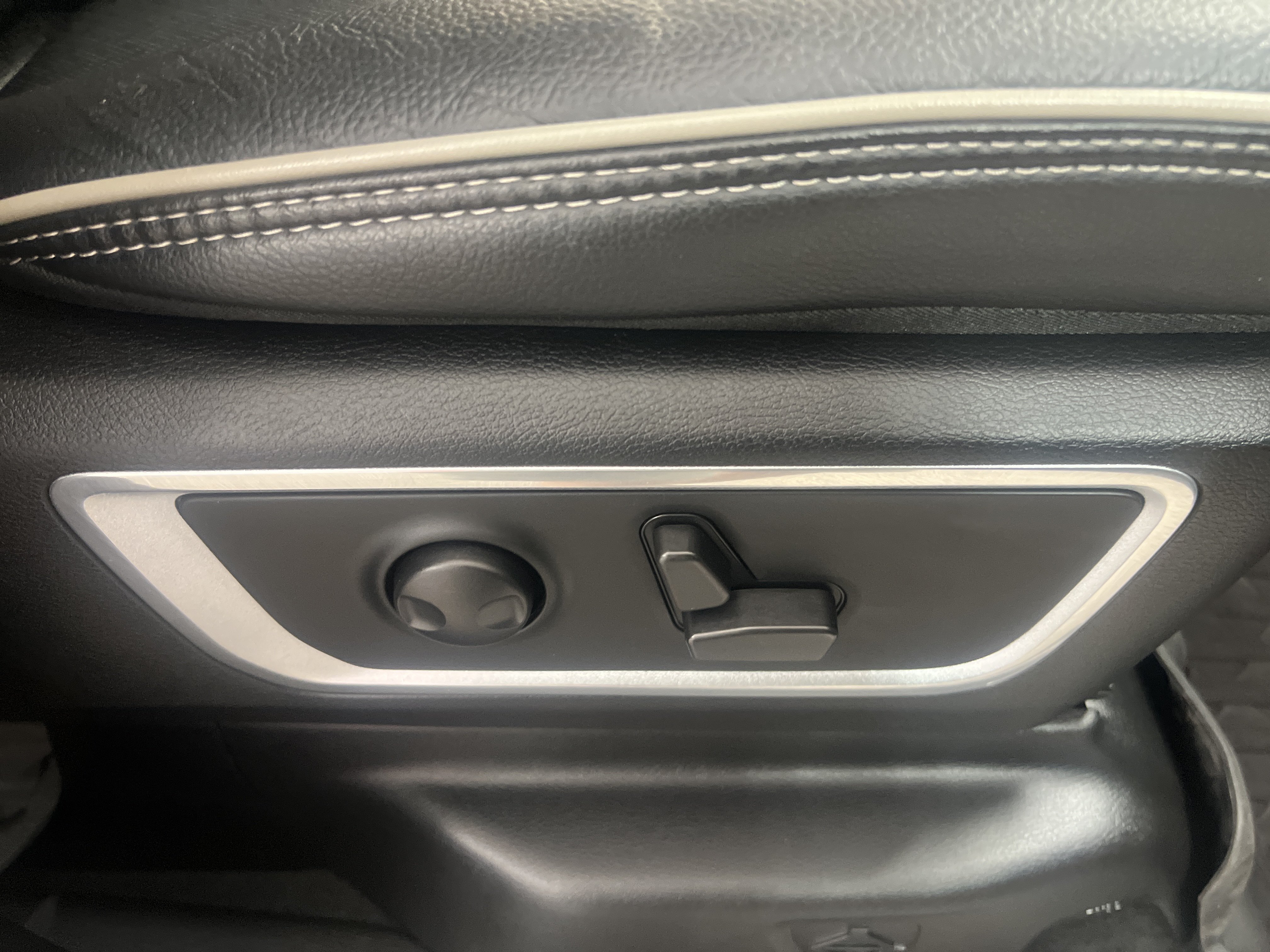 Used 2022 RAM 1500 Laramie AWD/4WD image 18