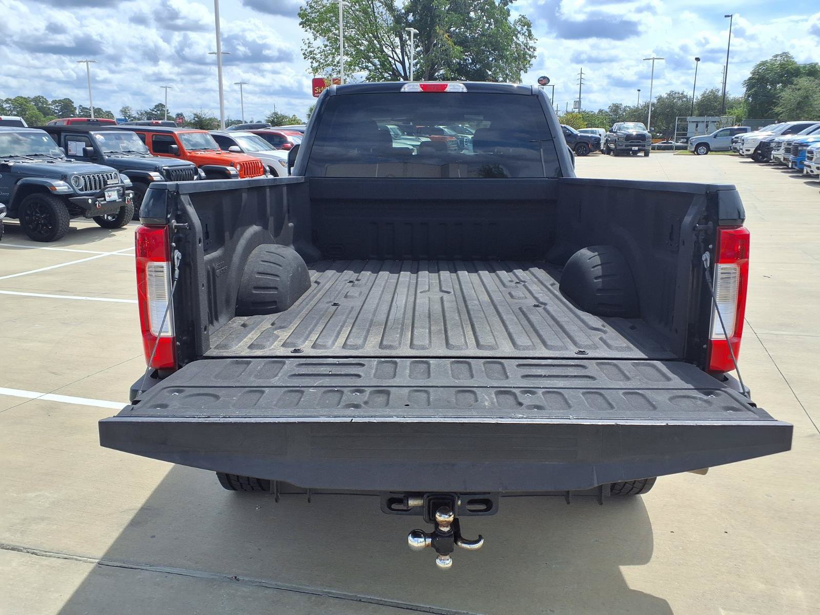 Used 2017 Ford F350 XL w/ STX Appearance Package AWD/4WD image 8