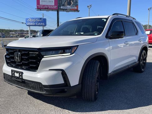 Certified 2025 Honda Pilot Black Edition image 5