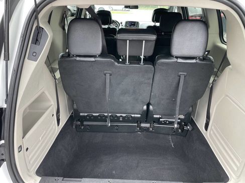 Used 2019 Dodge Grand Caravan SXT image 7