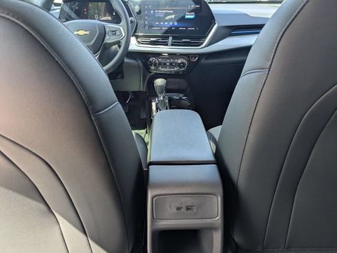 New 2026 Chevrolet Trax LT w/ Driver Confidence Package FWD image 24