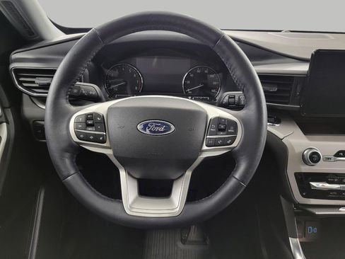 Used 2023 Ford Explorer XLT w/ Equipment Group 202A AWD/4WD image 36