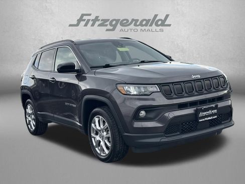 Used 2022 Jeep Compass Latitude image 1