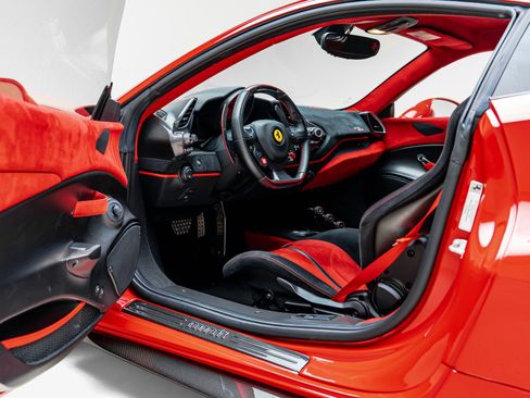 Used 2019 Ferrari 488 Pista Coupe RWD image 3
