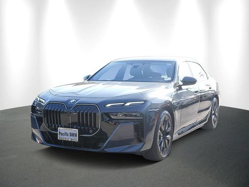 Used 2026 BMW 750e xDrive AWD/4WD image 3