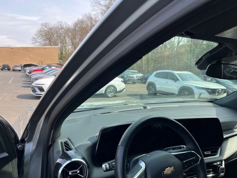 Used 2025 Chevrolet Equinox LT image 35