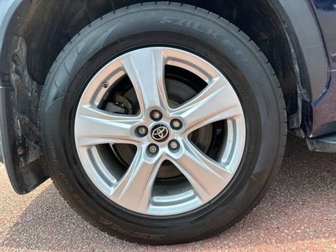 Used 2021 Toyota Highlander LE image 32