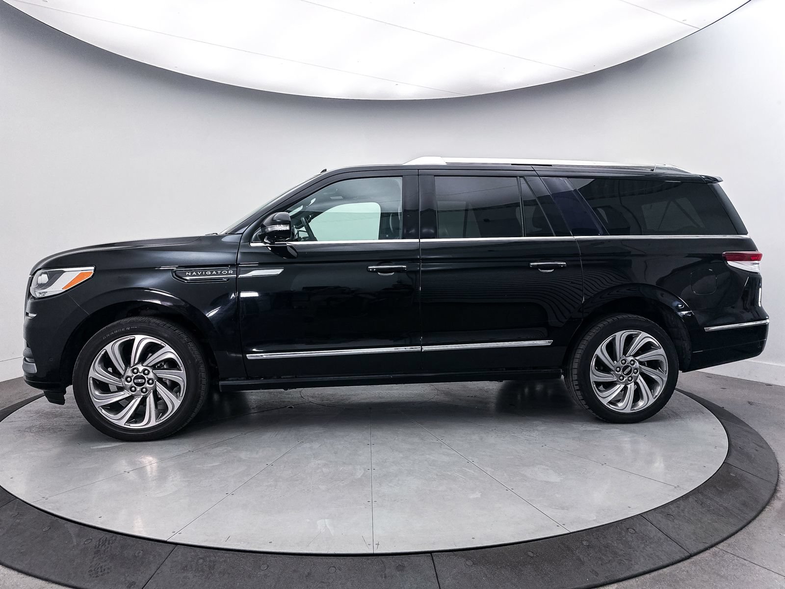 Used 2022 Lincoln Navigator L Reserve AWD/4WD image 40