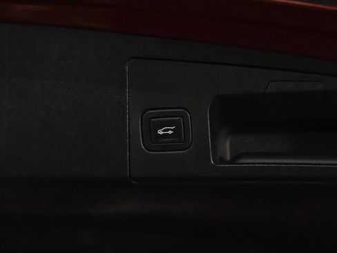 Used 2019 Cadillac XT5 FWD image 47