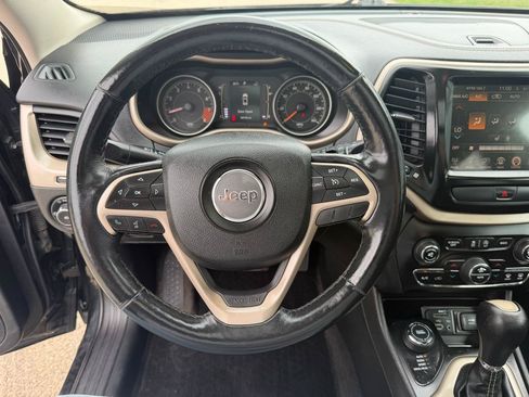 Used 2015 Jeep Cherokee Latitude w/ Comfort/Convenience Group AWD/4WD image 16