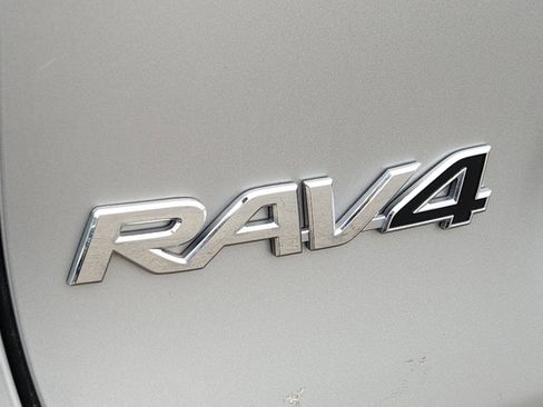 Used 2023 Toyota RAV4 XSE AWD/4WD image 12
