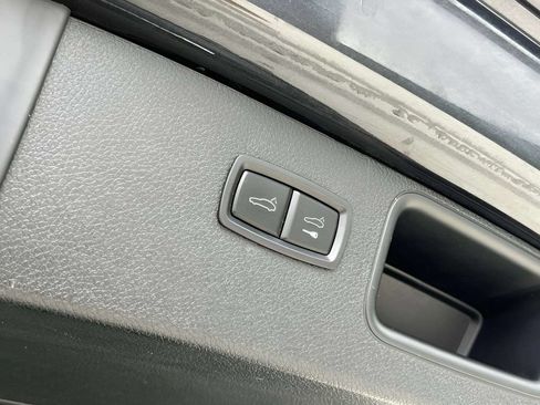 Used 2021 Porsche Macan AWD/4WD image 17