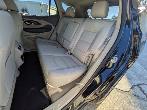 Used 2023 GMC Terrain Denali image 9