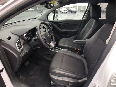 Used 2020 Chevrolet Trax LT w/ LT Convenience Package FWD image 13