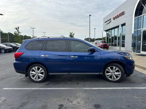Used 2018 Nissan Pathfinder SL w/ SL Premium Package FWD image 5