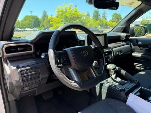 Certified 2025 Toyota Tacoma SR5 AWD/4WD image 13