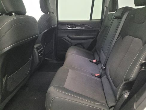 Used 2023 Jeep Grand Cherokee Laredo AWD/4WD image 18