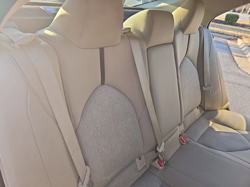 Used 2018 Toyota Camry LE image 12