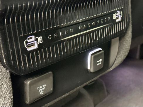 Used 2023 Jeep Grand Wagoneer L Series II AWD/4WD image 43