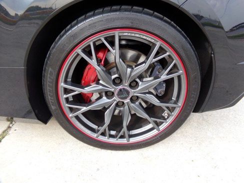 Used 2023 Chevrolet Corvette Stingray Premium Conv w/ Z51 Performance Package RWD image 11