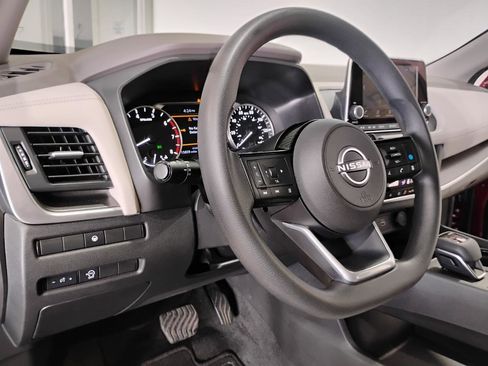 Used 2023 Nissan Rogue SV FWD image 14