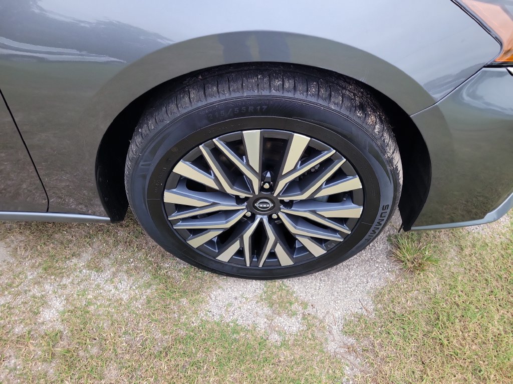 Used 2025 Nissan Altima 2.5 SV FWD image 7