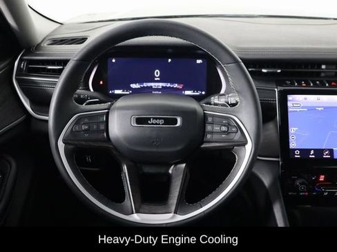 Used 2023 Jeep Grand Cherokee Limited w/ Black Appearance Package image 7